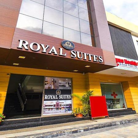 Fabhotel Royal Suits - Nr Mahadji Shinde Chhatri Mundhva Buitenkant foto