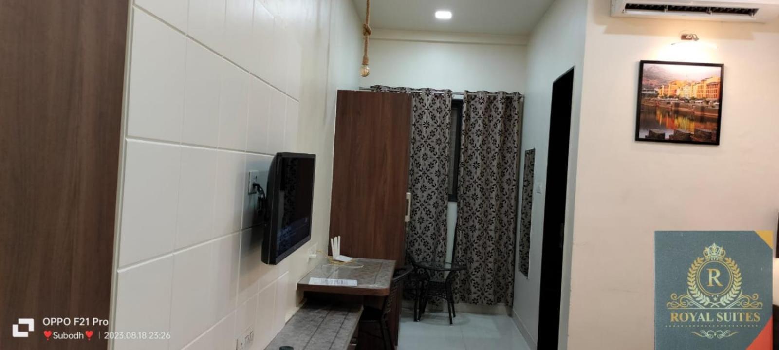 Fabhotel Royal Suits - Nr Mahadji Shinde Chhatri Mundhva Buitenkant foto