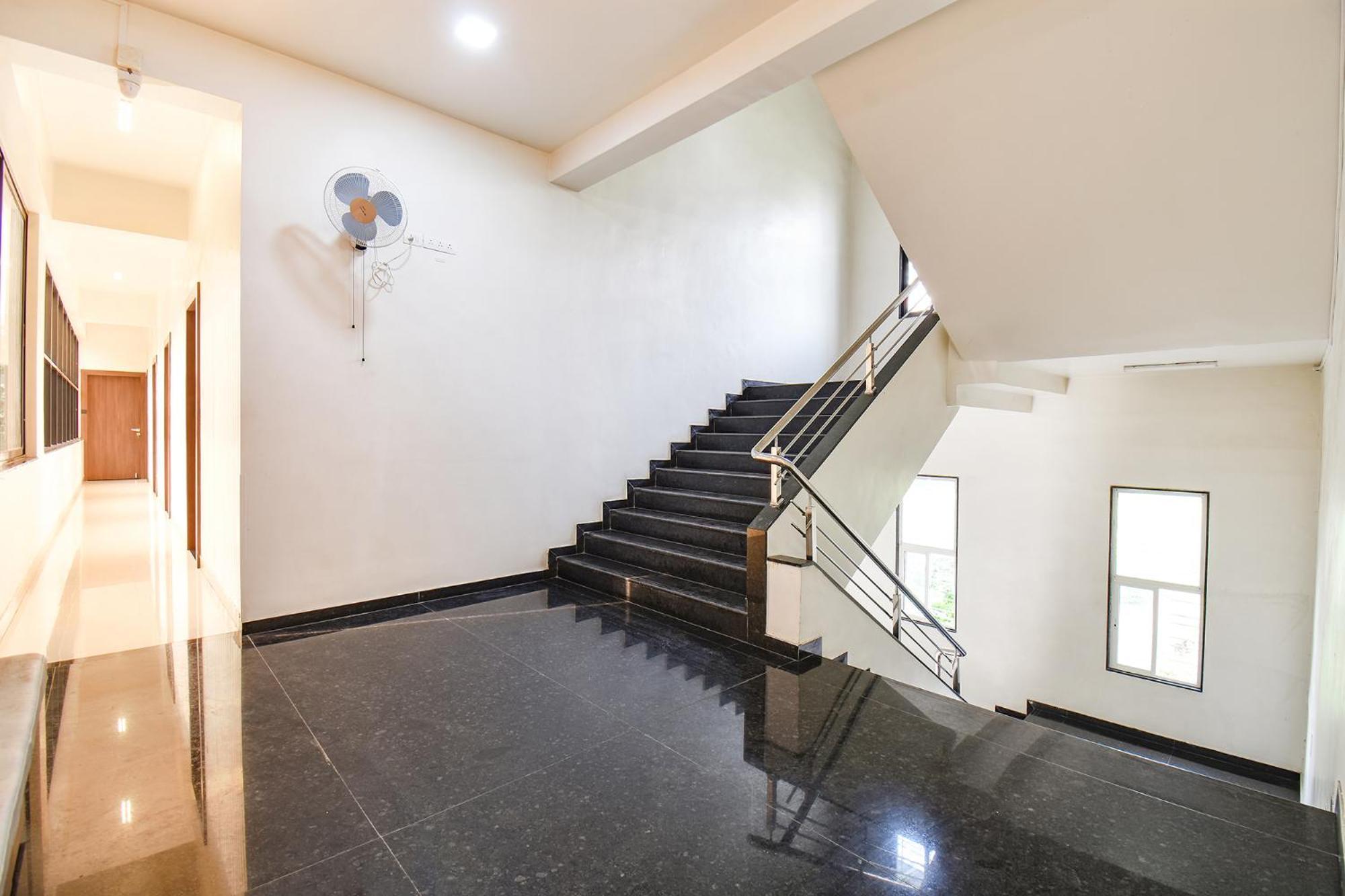 Fabhotel Royal Suits - Nr Mahadji Shinde Chhatri Mundhva Buitenkant foto