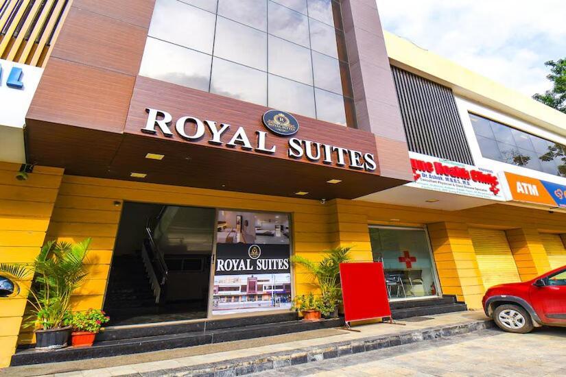 Fabhotel Royal Suits - Nr Mahadji Shinde Chhatri Mundhva Buitenkant foto